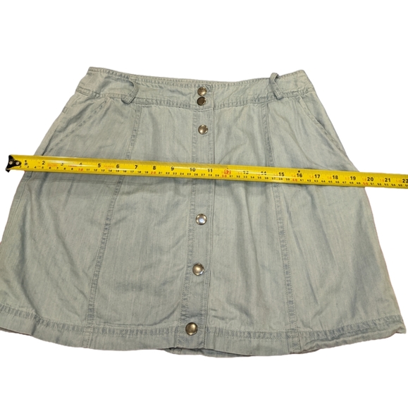 3/$25 Jack by BB Dakota Light Blue Cotton/Tencel Chambray Buttoned Skirt US 4 - Picture 4 of 7
